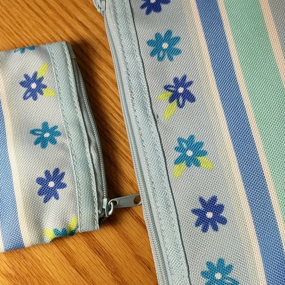 Two Hallmark cosmetic bags - Picture 3 of 6